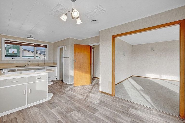 Photo of property in 6 Davidson Street, Hawera, 4610