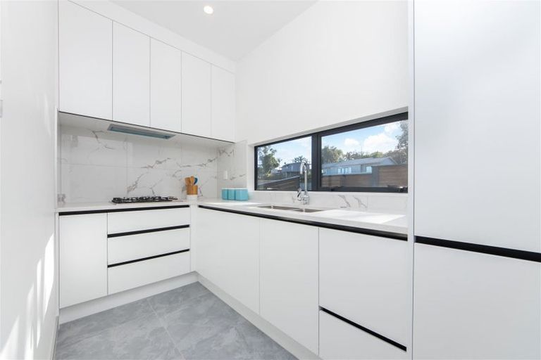 Photo of property in 7a Woodhouse Place, West Harbour, Auckland, 0618