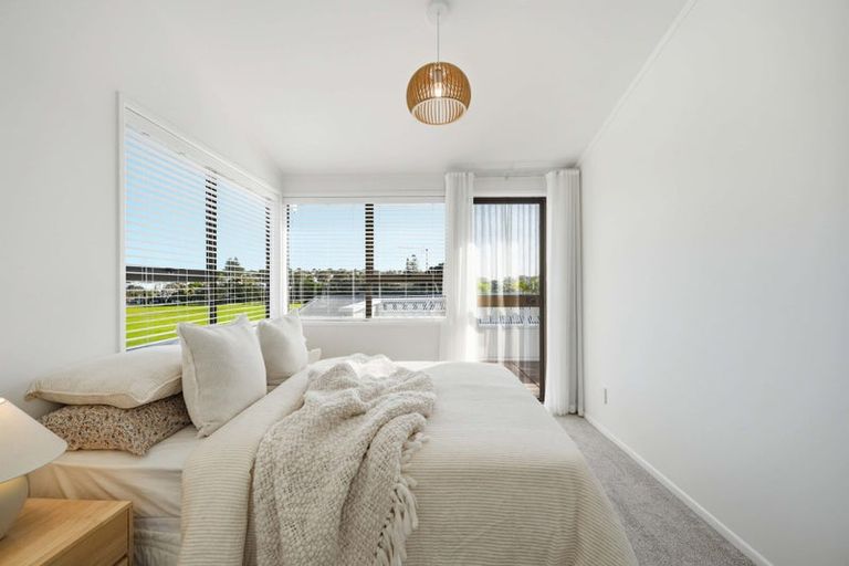 Photo of property in 2/76 Wairoa Road, Narrow Neck, Auckland, 0624
