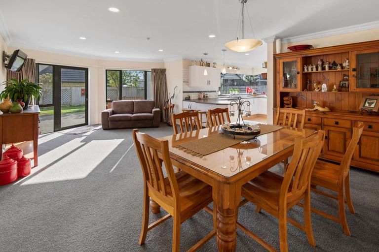 Photo of property in 27 Kilkenny Place, Fitzherbert, Palmerston North, 4410