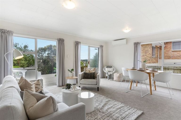 Photo of property in 1/50a Target Road, Totara Vale, Auckland, 0629