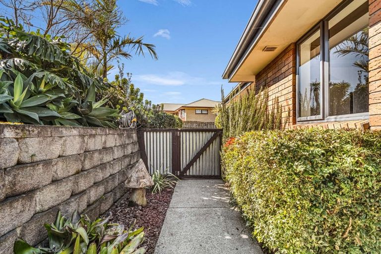 Photo of property in 12 Bella Villa Drive, Waiuku, 2123