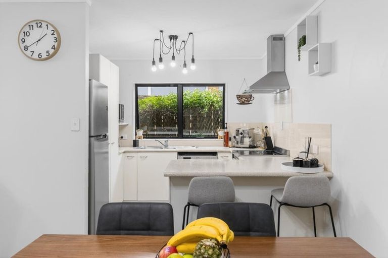 Photo of property in 2/19 Sailfish Drive, West Harbour, Auckland, 0618