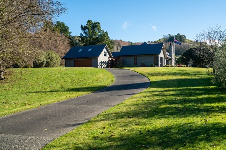 Photo of property in 3 Chestnut Grove, Acacia Bay, Taupo, 3385