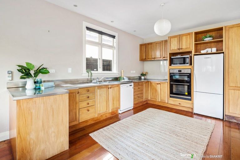 Photo of property in 74 Northland Road, Northland, Wellington, 6012