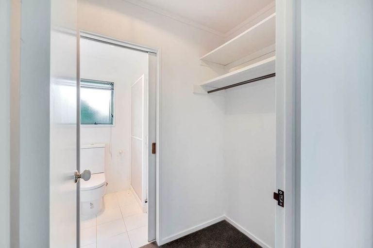 Photo of property in 38 Harbour Lights Close, West Harbour, Auckland, 0618