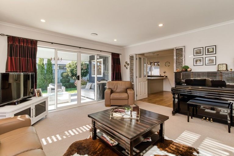 Photo of property in 16 Bourke Place, Havelock North, 4130