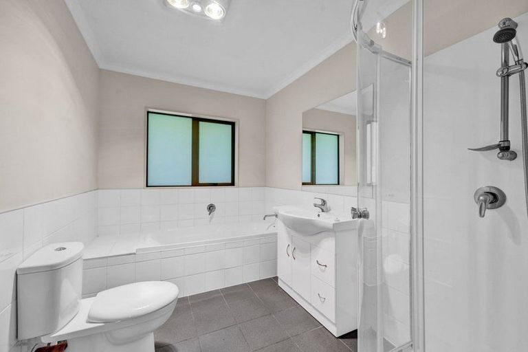 Photo of property in 8 County Drive, Hawera, 4610