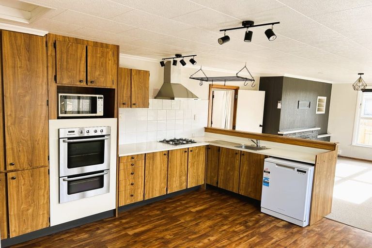 Photo of property in 19 Miro Street, Merrilands, New Plymouth, 4312