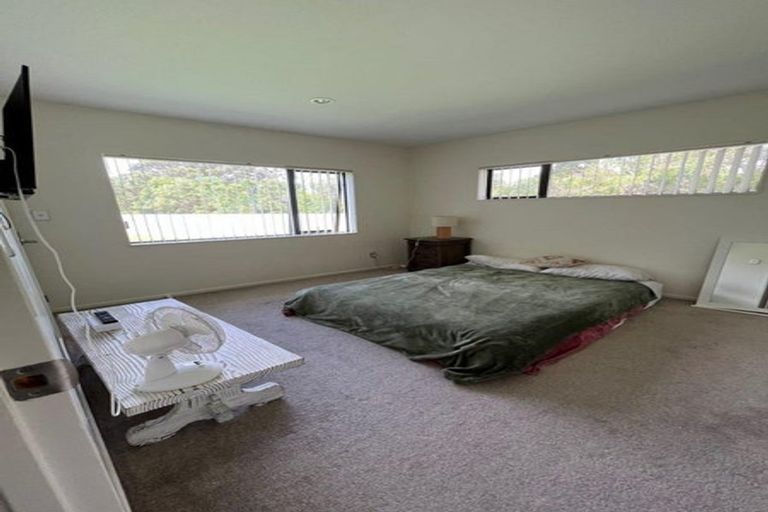 Photo of property in 125a Millbrook Road, Sunnyvale, Auckland, 0612