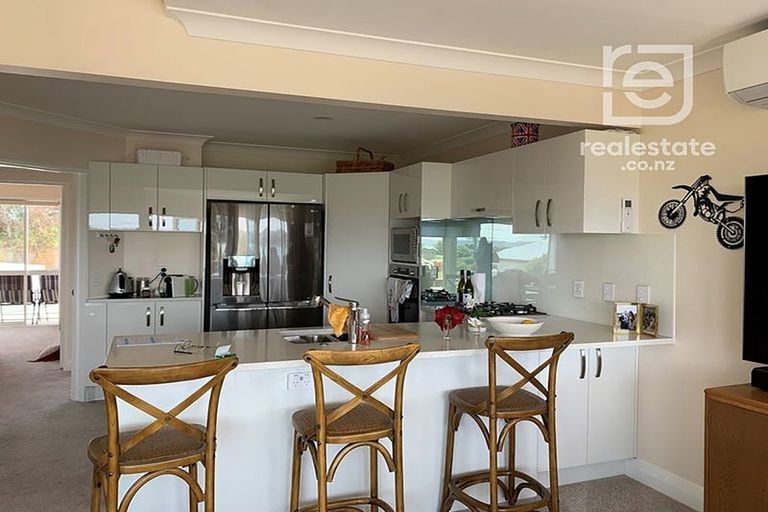 Photo of property in 7a Tindalls Bay Road, Tindalls Beach, Whangaparaoa, 0930