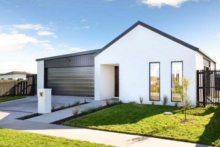 Photo of property in 15 Tiroake Street, Ruakura, 3214
