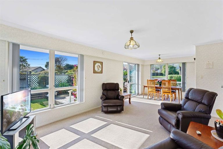 Photo of property in 2 Leybourne Avenue, Waikanae, 5036