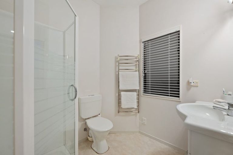 Photo of property in 28 Rosemary Avenue, Forrest Hill, Auckland, 0620