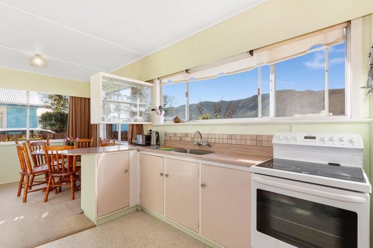 Photo of property in 236 Wellington Road, Wainuiomata, Lower Hutt, 5014