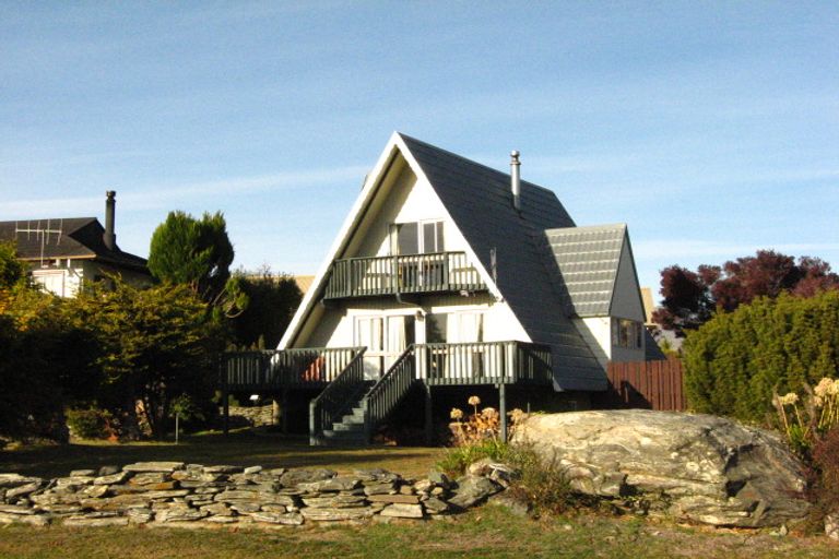 Photo of property in 2 Four Views Avenue, Kelvin Heights, Queenstown, 9300