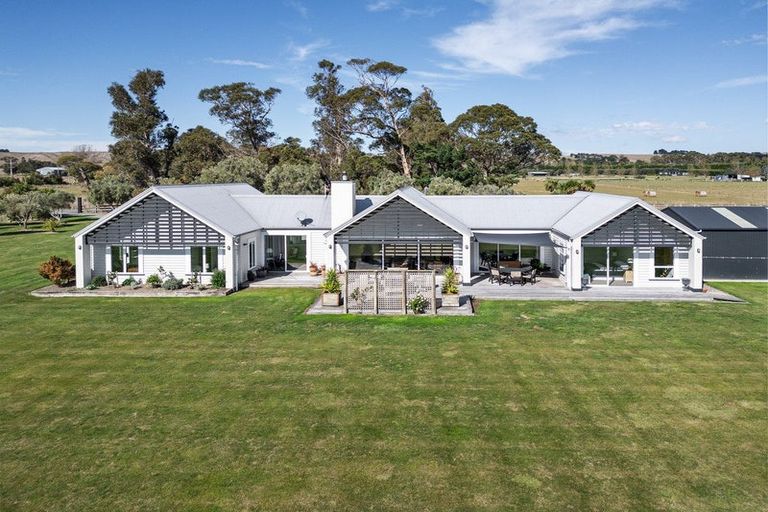 Photo of property in 104 White Rock Road, Martinborough, 5781