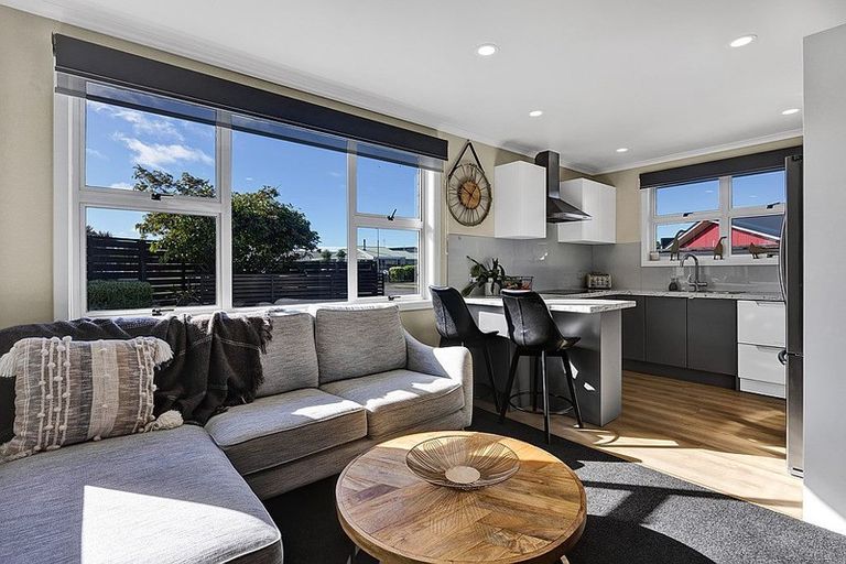 Photo of property in 12 Green Lane, Hawera, 4610