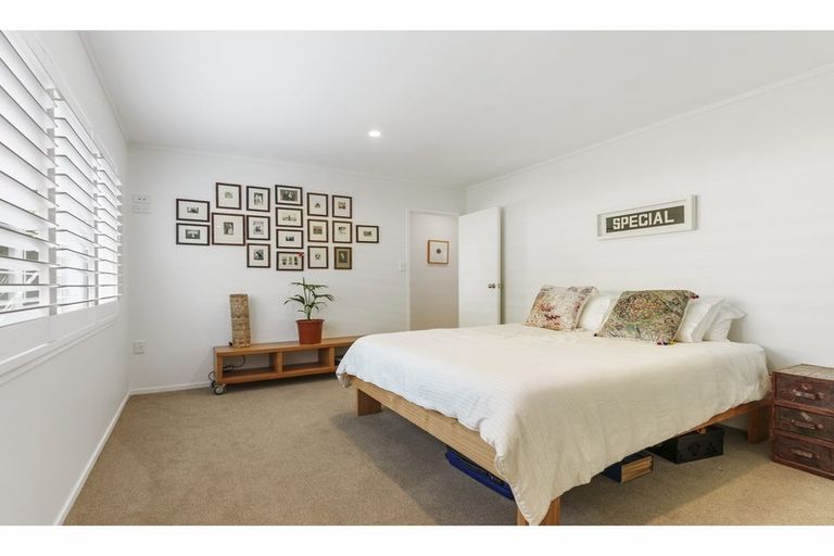 Photo of property in 6 Edgewater Grove, Orewa, 0931