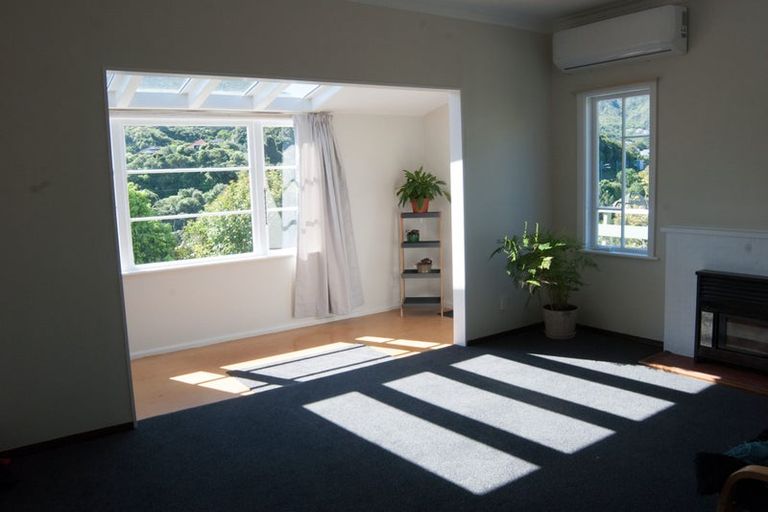 Photo of property in 18 Trelissick Crescent, Ngaio, Wellington, 6035