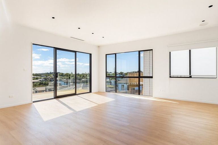Photo of property in 17 Whale Bay Rise, Gulf Harbour, Whangaparaoa, 0930