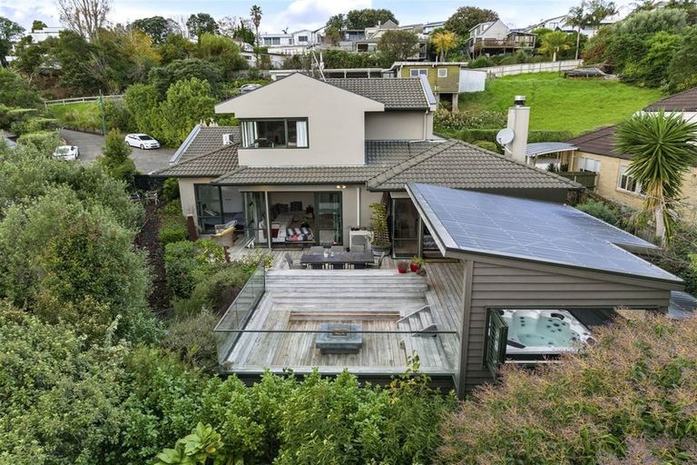 Photo of property in 16 Renlee Place, Shelly Park, Auckland, 2014