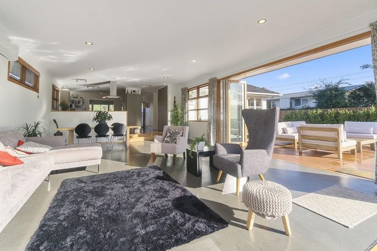 Photo of property in 36 Totara Road, Te Atatu Peninsula, Auckland, 0610