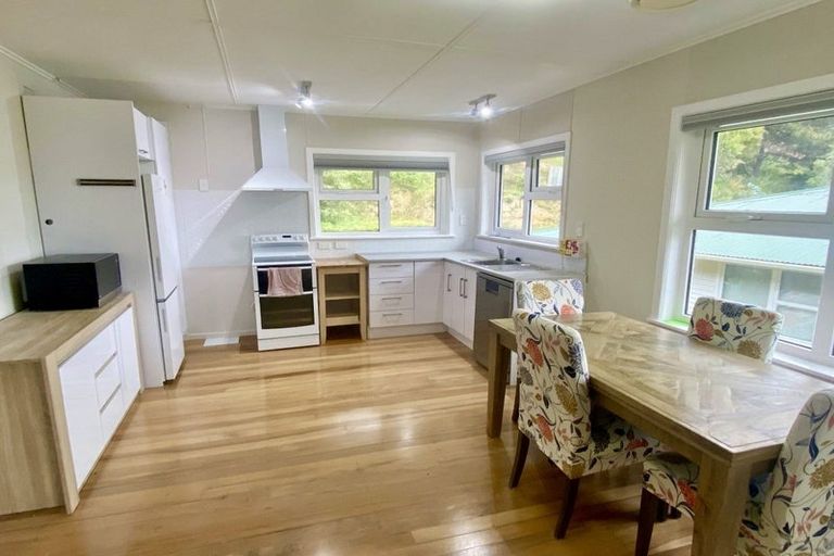 Photo of property in 23 Holmes Grove, Naenae, Lower Hutt, 5011