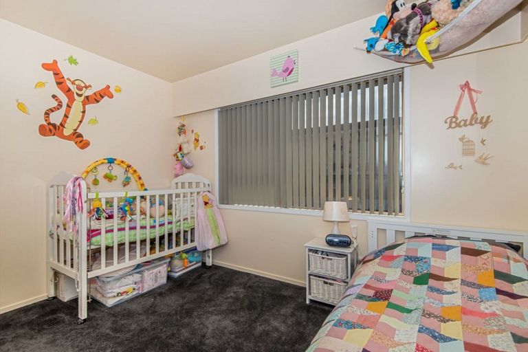 Photo of property in 37 Nui Mana Place, Te Atatu South, Auckland, 0610