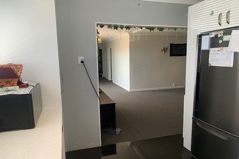 Photo of property in 305 Richardson Road, New Windsor, Auckland, 1041