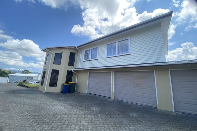 Photo of property in 5 Gregg Place, Sunnyvale, Auckland, 0612