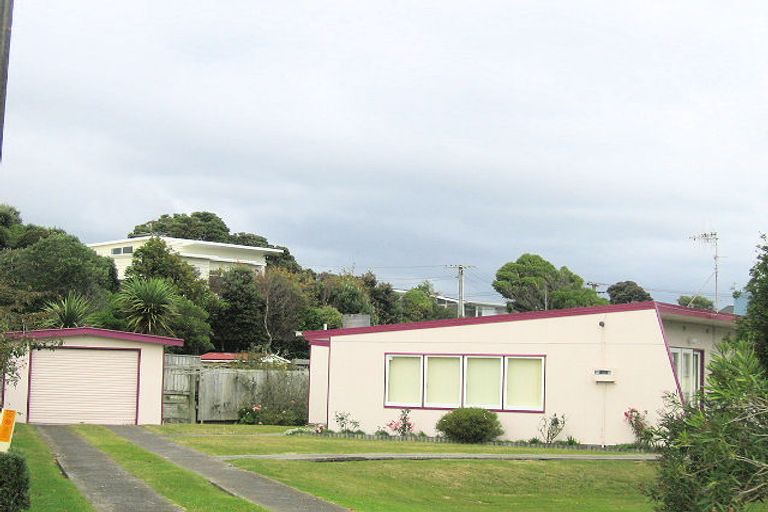 Photo of property in 10 Park Road, Paraparaumu Beach, Paraparaumu, 5032