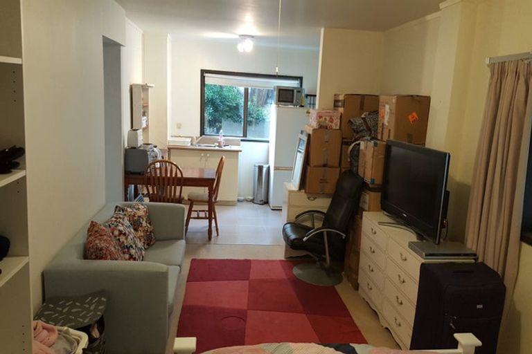 Photo of property in 2/533 Beach Road, Murrays Bay, Auckland, 0630