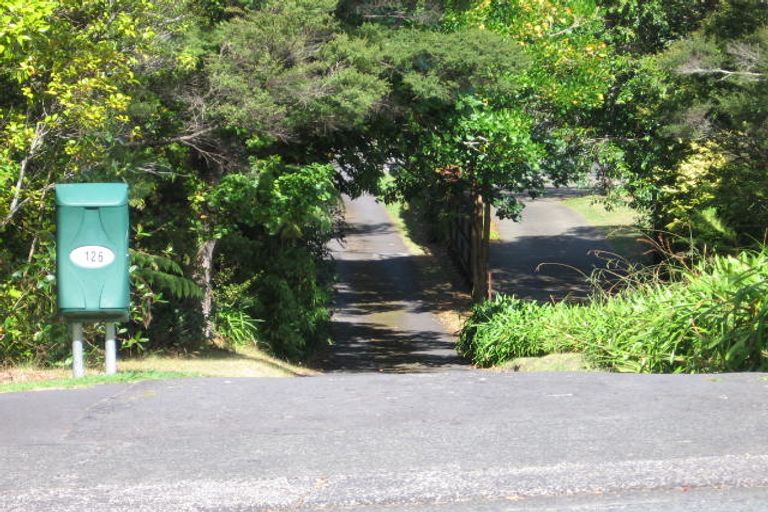 Photo of property in 130 Cliff View Drive, Green Bay, Auckland, 0604