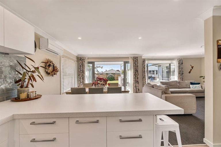 Photo of property in 99 Middlepark Road, Sockburn, Christchurch, 8042