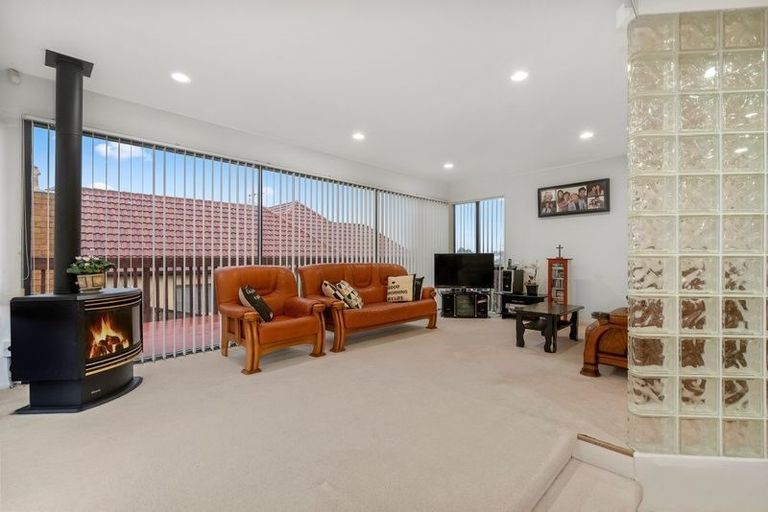 Photo of property in 28 St Clair Place, Browns Bay, Auckland, 0630