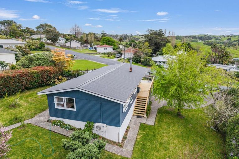 Photo of property in 14 View Street, Maungaturoto, 0520