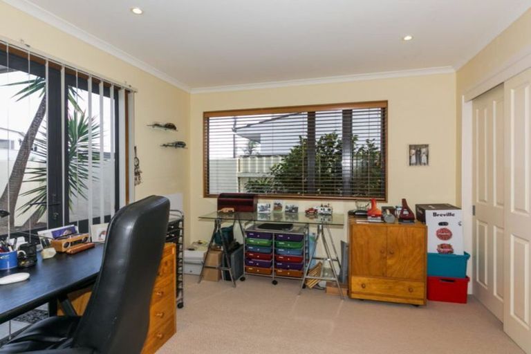 Photo of property in 15 Charles Street, Westshore, Napier, 4110