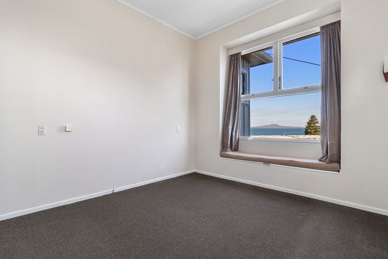 Photo of property in 25 Bayview Road, Browns Bay, Auckland, 0630
