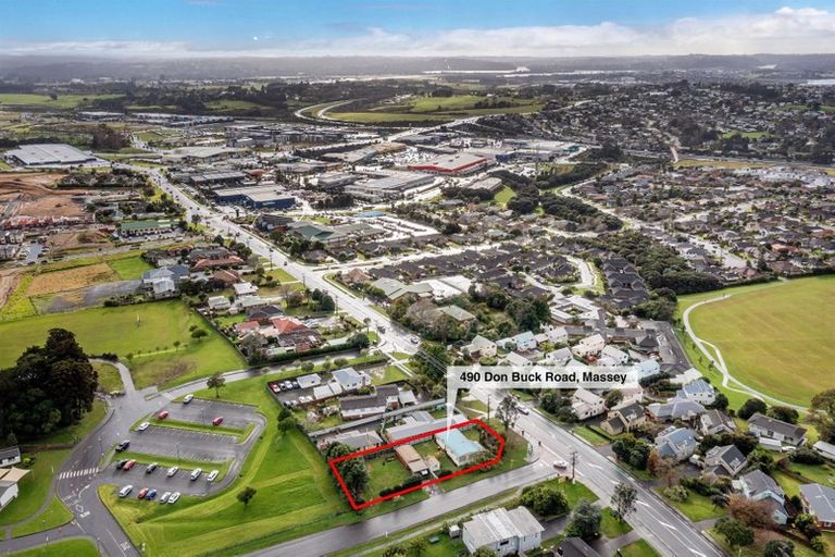 Photo of property in 490 Don Buck Road, Massey, Auckland, 0614