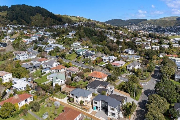 Photo of property in 5 Mahoe Street, Tawa, Wellington, 5028