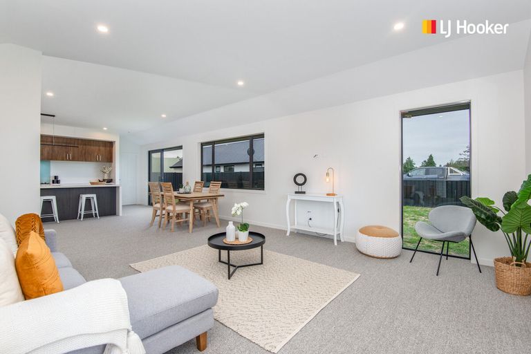 Photo of property in 44 Constitution Avenue, Milton, 9220