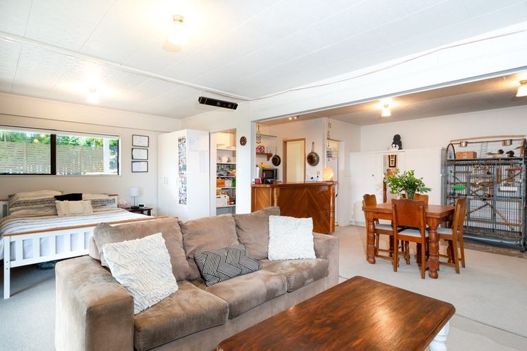 Photo of property in 1069 Scenic Drive North, Swanson, Auckland, 0816