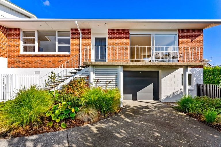 Photo of property in 2/2 Seaview Road, Milford, Auckland, 0620