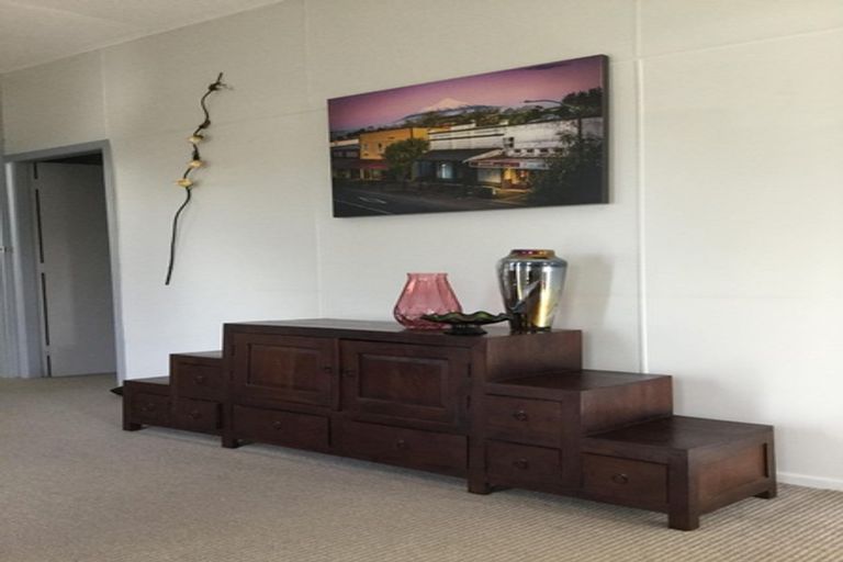 Photo of property in 129 Bridge Street, Eltham, 4322