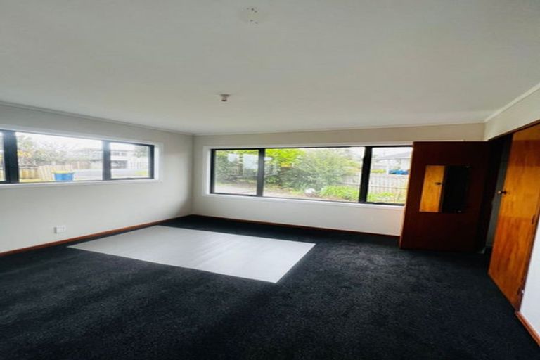 Photo of property in 26 Royal Road, Massey, Auckland, 0614