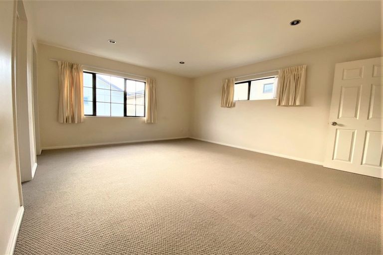 Photo of property in 4 Luxor Place, Massey, Auckland, 0614