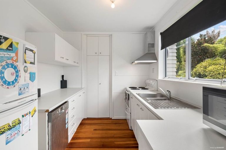 Photo of property in 7 Merville Avenue, Te Atatu South, Auckland, 0610