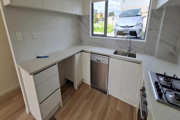 Photo of property in 15a Crestview Rise, Papakura, 2110