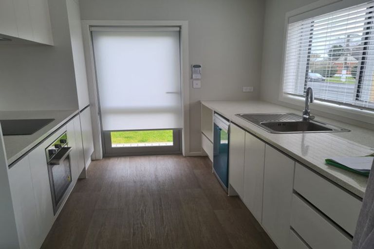 Photo of property in 2/7 Chapel Street, Papakura, 2110